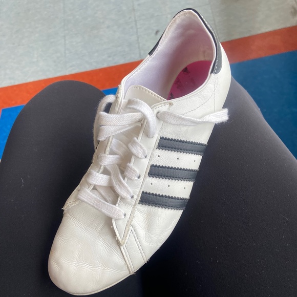 Adidas size 6 sleek series women’s shoe - Picture 1 of 1